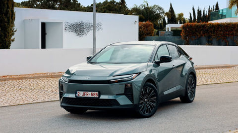 Thumb toyota c hr%2b prva jazda 2026 4k.00 10 31 01.still698