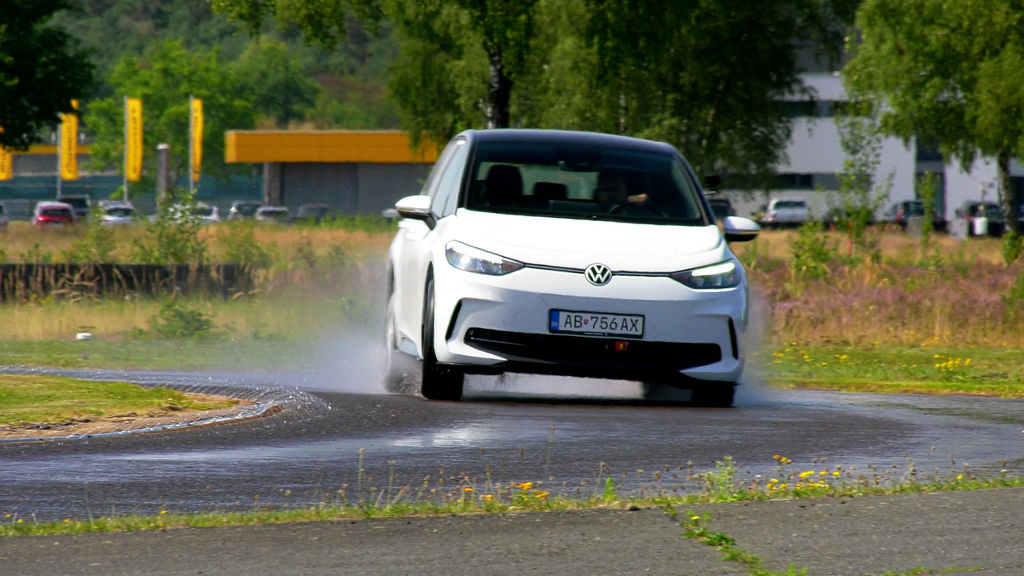 Content letne pneu sk test 2026 4k.00 10 12 08.still691