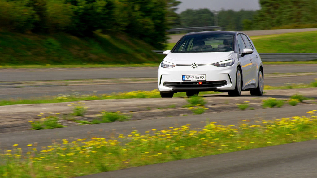 Content letne pneu sk test 2026 4k.00 16 33 20.still697