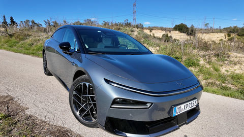 Thumb xpeng p7 strih02.00 00 48 01.still004