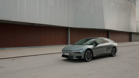 Thumb xpeng p7 strih02.00 01 42 00.still006