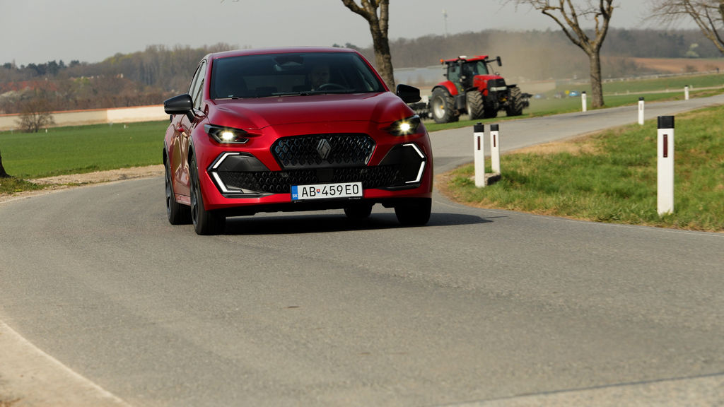 Content renault clio hybrid sk test 2026 4k.00 23 00 21.still712