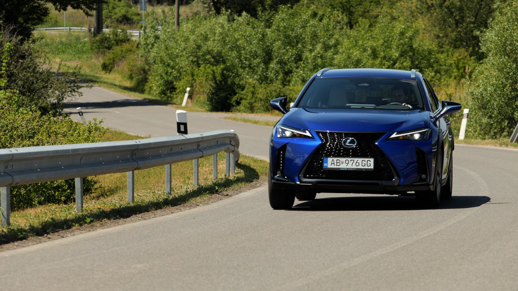 Content lexus ux300h kizuna f 2026 4k.00 07 24 13.still716