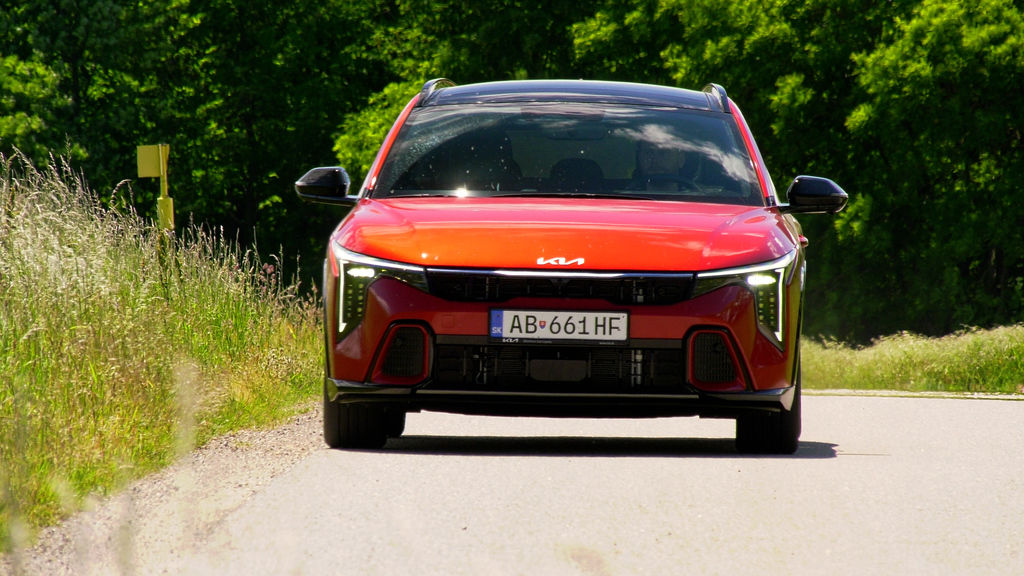 Content kia k4 kombi sk test 2026 4k.00 13 24 07.still715