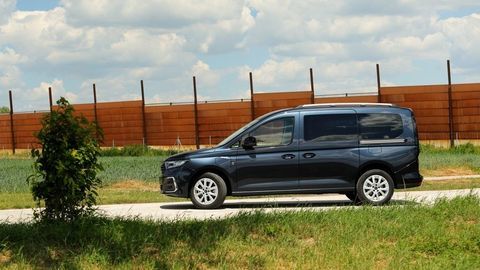 Thumb ford tourneo connect phev sk test 2026 4k.00 16 36 00.still746