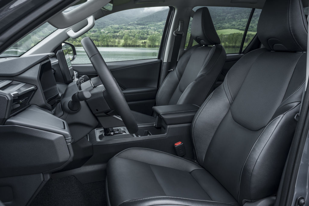 Content 2026 hilux bev high grade ash grey detail 011