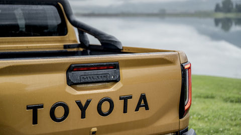 Thumb 2026 hilux hybrid 48v invincible sulphur yellow detail 001