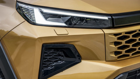 Thumb 2026 hilux hybrid 48v invincible sulphur yellow detail 004
