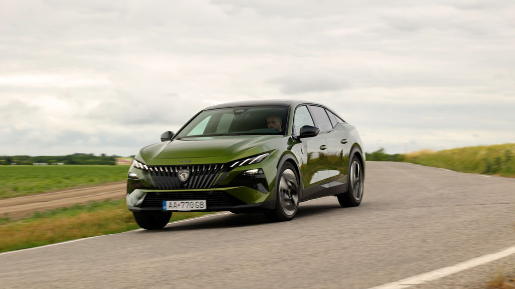 Content peugeot 408 gt sk test 2026 4k.00 21 54 22.still748