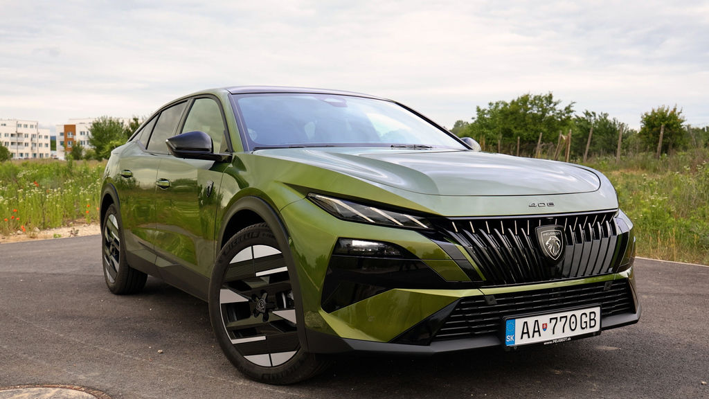 Content peugeot 408 gt sk test 2026 4k.00 23 11 05.still745