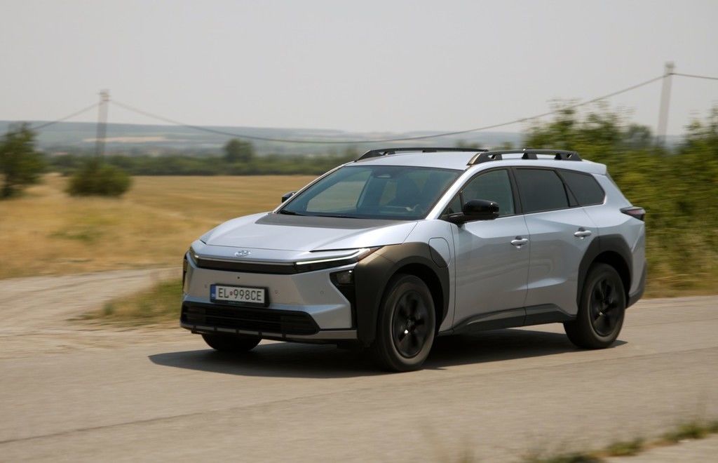 Content toyota bz4x touring sk test 2026 4k.00 14 49 20.still772