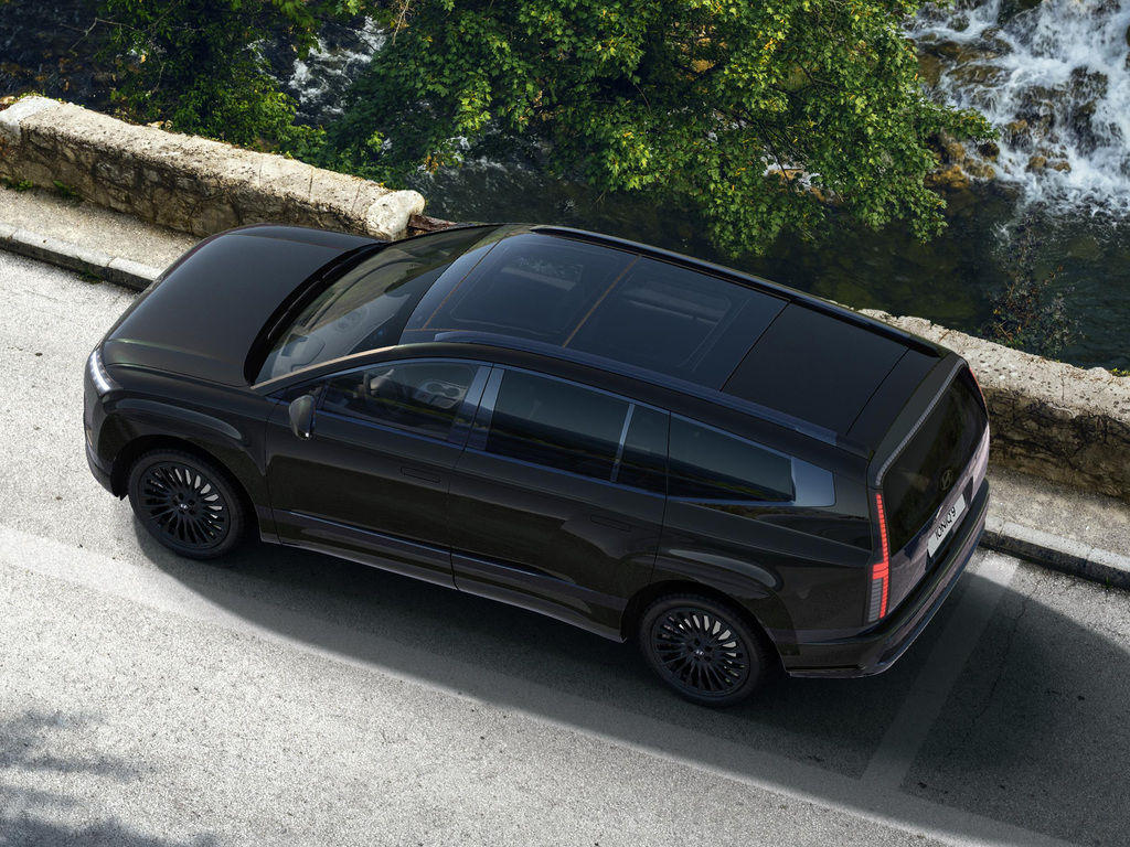 Content 2 hyundai ioniq 9 exterior black top 4x3