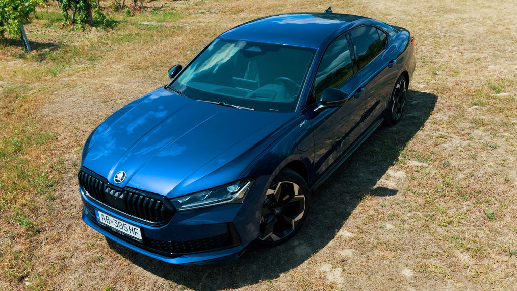Content skoda superb phev sk test 2026 4k.00 00 58 09.still773