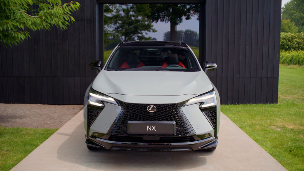 Content lexus nx facelift studio 2026 4k.00 09 40 24.still800