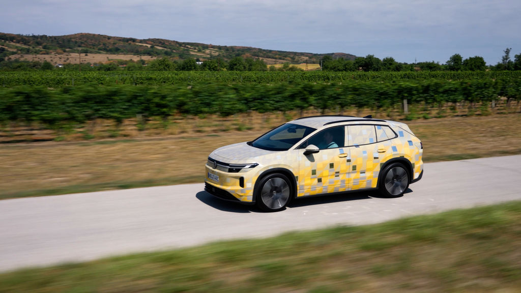 Content vw id.4 tiguan camouflage prva jazda 2026 4k.00 01 30 24.still831