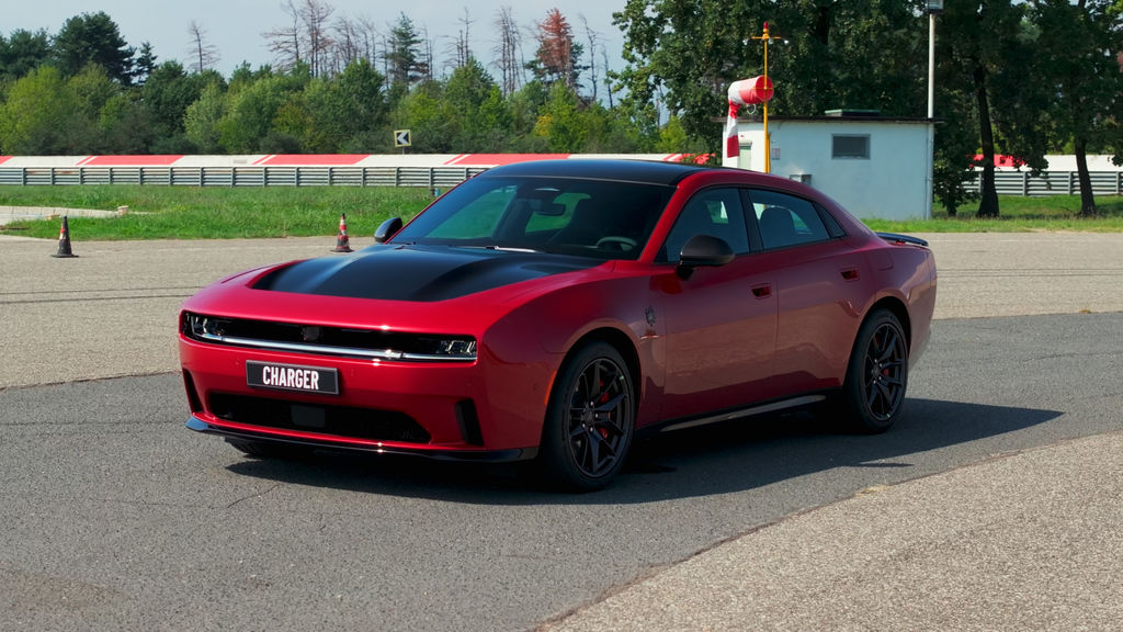 Content dodge charger prva jazda 2026 4k.00 05 09 14.still834