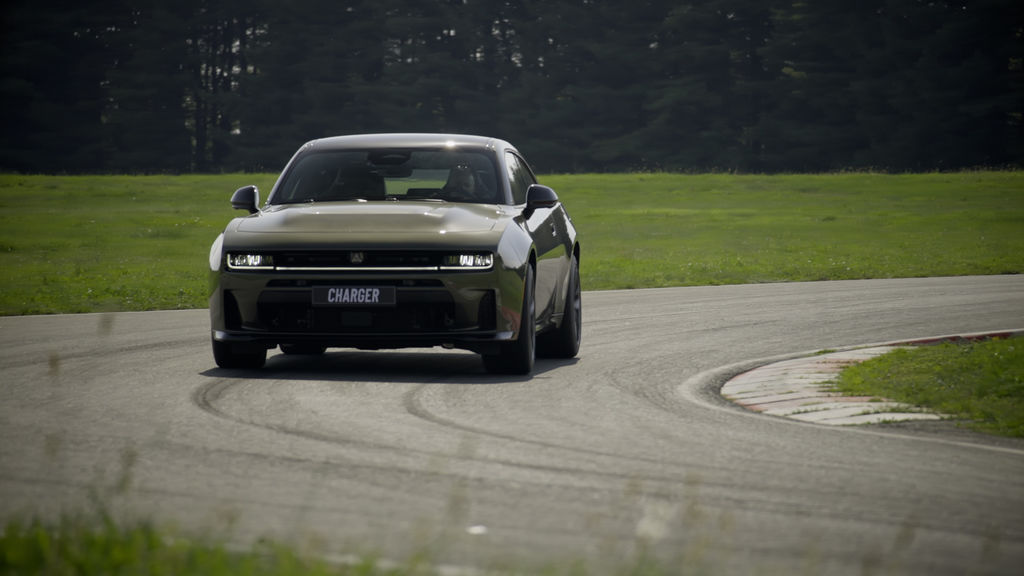 Content dodge charger prva jazda 2026 4k.00 14 08 14.still839