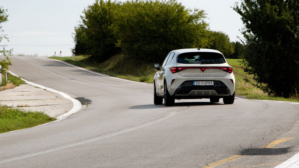 Content cupra leon sk test 2026 4k.00 07 47 15.still831