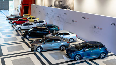 Thumb corolla display lineup 002