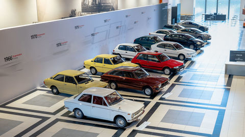 Thumb corolla display lineup 001