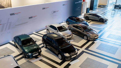 Thumb corolla display lineup 006