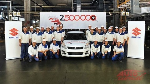 Thumb 71294 large 2.5 millionth car rolls off magyar suzukis production line lttt