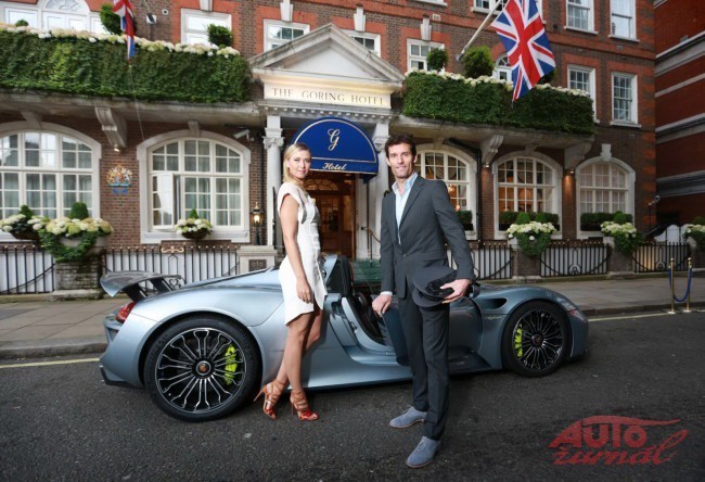 Maria_Sharapova_and_Mark_Webber_and_Porsche_918_Spyder