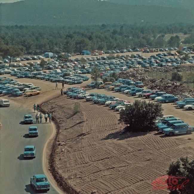 Renault 8 Gordini gathering , July 18. 1970, on Le Castellet track (France).