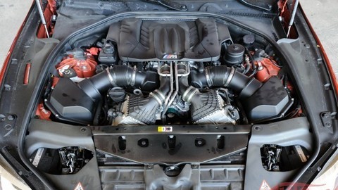 Thumb bmwm6motor 02 650x456