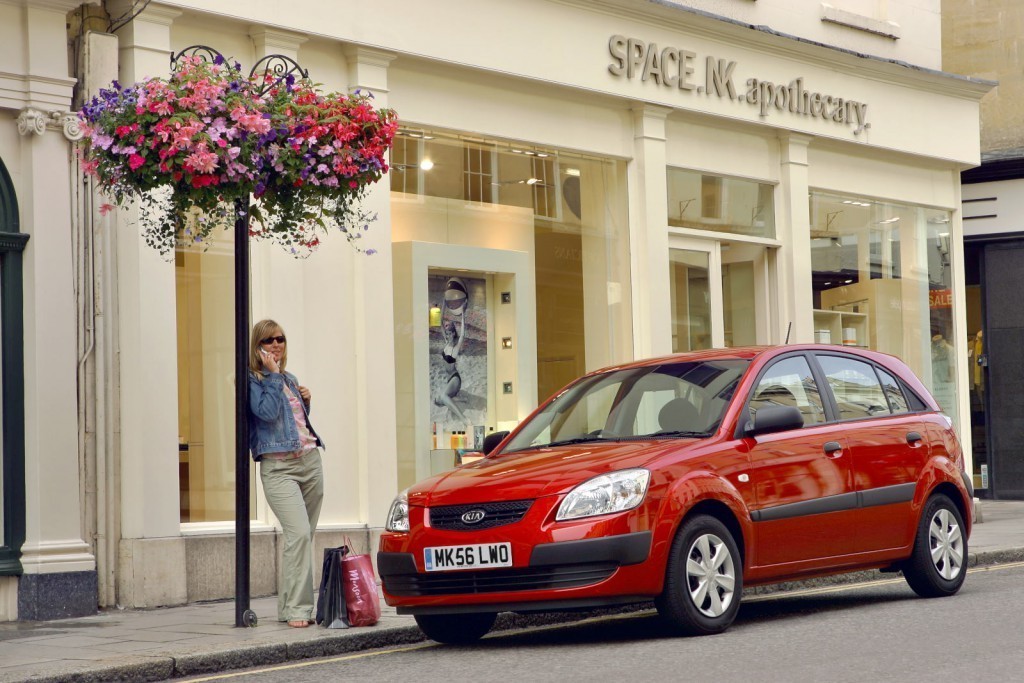 Поколения рядом. Kia Rio Hatchback 2005. Kia Rio 2005 хэтчбек. Киа Рио хэтчбек 2005. Киа Рио 2005 года хэтчбек.