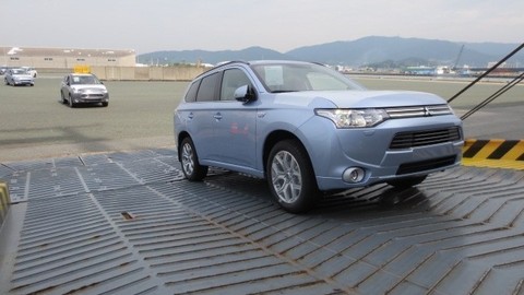 Thumb 46643 large outlander phev shipment 2