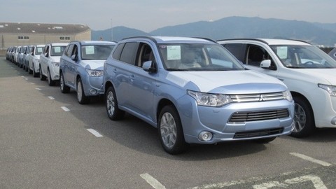 Thumb 46642 large outlander phev shipment 1