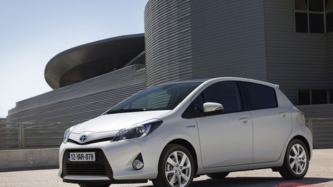 Thumb 16104 large yaris hybrid stat 04 dpl 2012