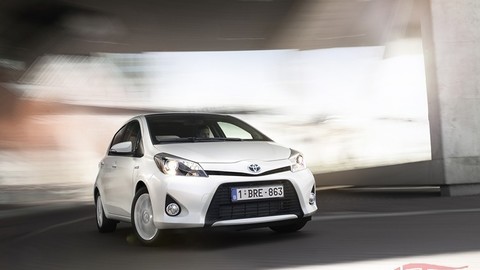 Thumb 16085 large yaris hybrid dyn 02 dpl 2012