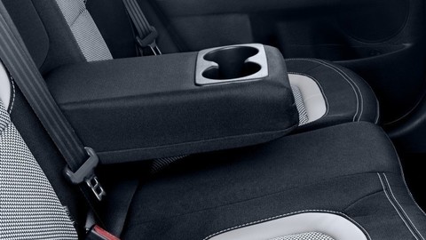 Thumb 15483 large rear armrest cupholders