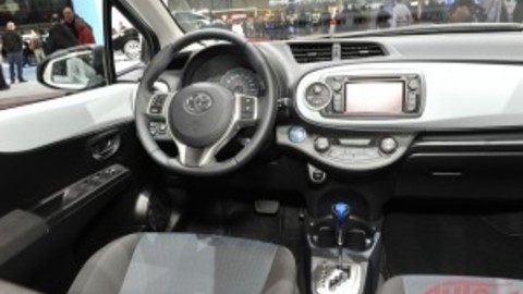 Thumb toyota yaris hybrid 3 300x199