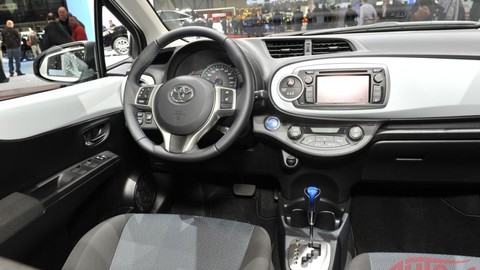 Thumb 9713 large toyota yaris hybrid 3