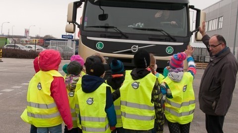 Thumb 87249 large dopravne seminare pre deti chvalyhodna iniciativa volvo group slovakia