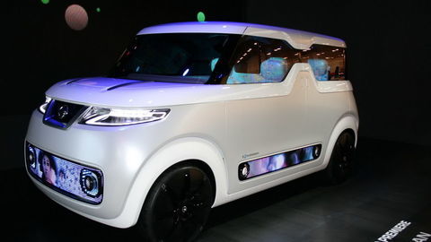 Thumb nissan teatro 2