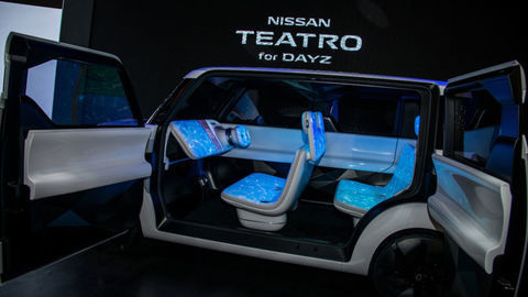 Thumb nissan teatro int2