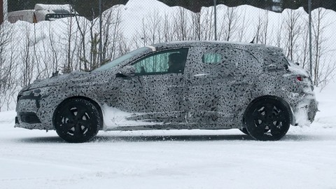 Thumb 86466 large novy renault megane odhalia na jesen bude hranatejsi a zrejme bez trojvalcov