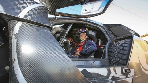 Thumb peugeot dakar loeb