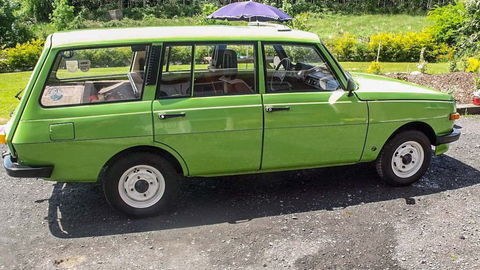 Thumb green car in ireland