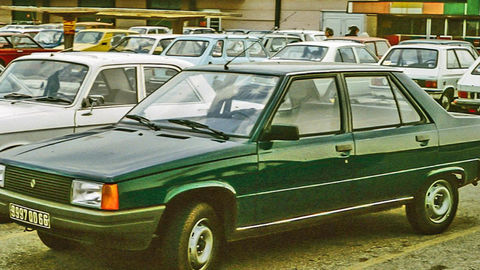 Thumb renault 9 02