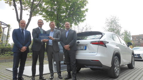 Thumb lexus hybridn  mili nty