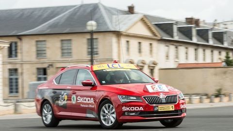 Thumb skoda superb tour de france 2015 31