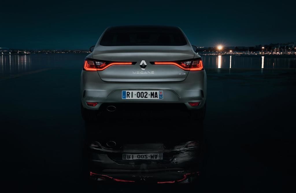 Content renault m gane grand coupe embargo 09h00 uk 120716   11 
