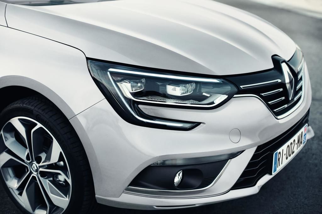 Content renault m gane grand coupe embargo 09h00 uk 120716   13 