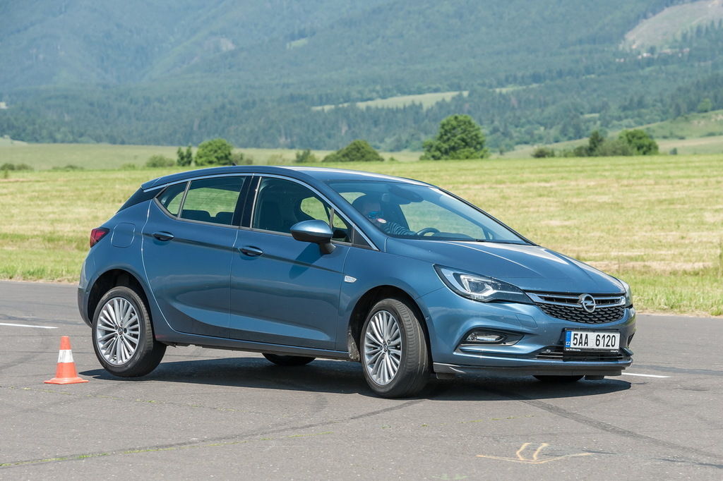 Test VW Golf vs Opel Astra vs Renault Mégane Kráľ a