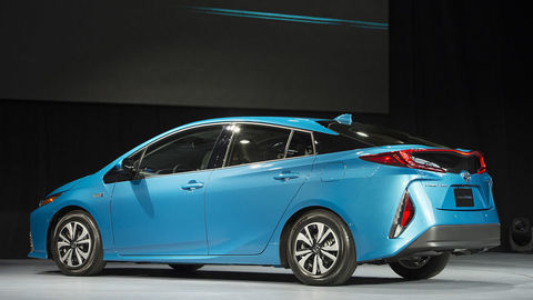 Thumb 02 2017 toyota prius prime ny 1